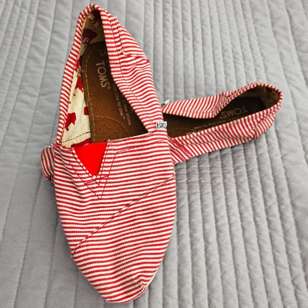 Women's Tom's Slip On Shoes